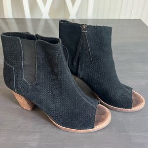 TOMS black size 7 suede peep toe booties
